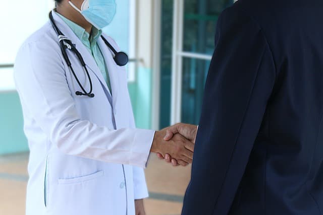 Les erreurs courantes en médecine directe et comment les éviter